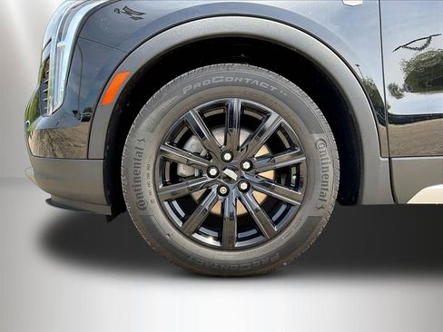 Used 2020 Cadillac XT4 Premium Luxury AWD/4WD image 33