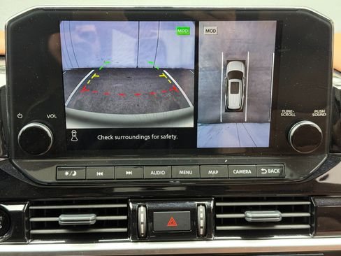 Used 2025 Nissan Pathfinder Platinum FWD image 28