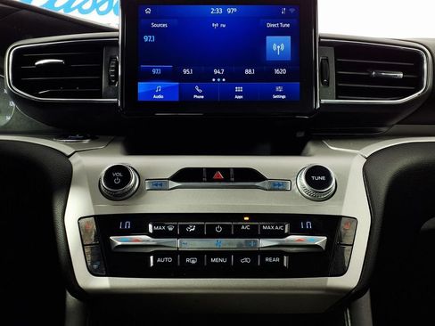 Used 2021 Ford Explorer XLT w/ Equipment Group 202A AWD/4WD image 23