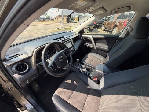 Used 2014 Toyota RAV4 LE FWD image 10