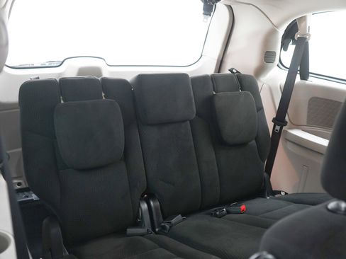 Used 2015 Dodge Grand Caravan American Value Package FWD image 13