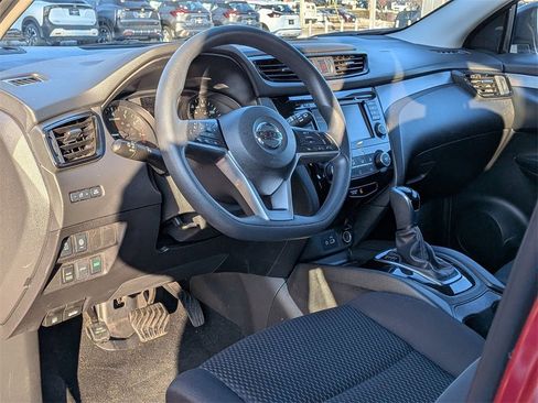 Used 2020 Nissan Rogue Sport S image 10