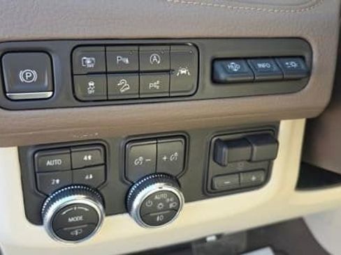 Used 2024 GMC Yukon Denali w/ Advanced Technology Package AWD/4WD image 20