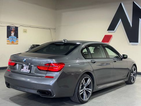 Used 2016 BMW 750i image 6