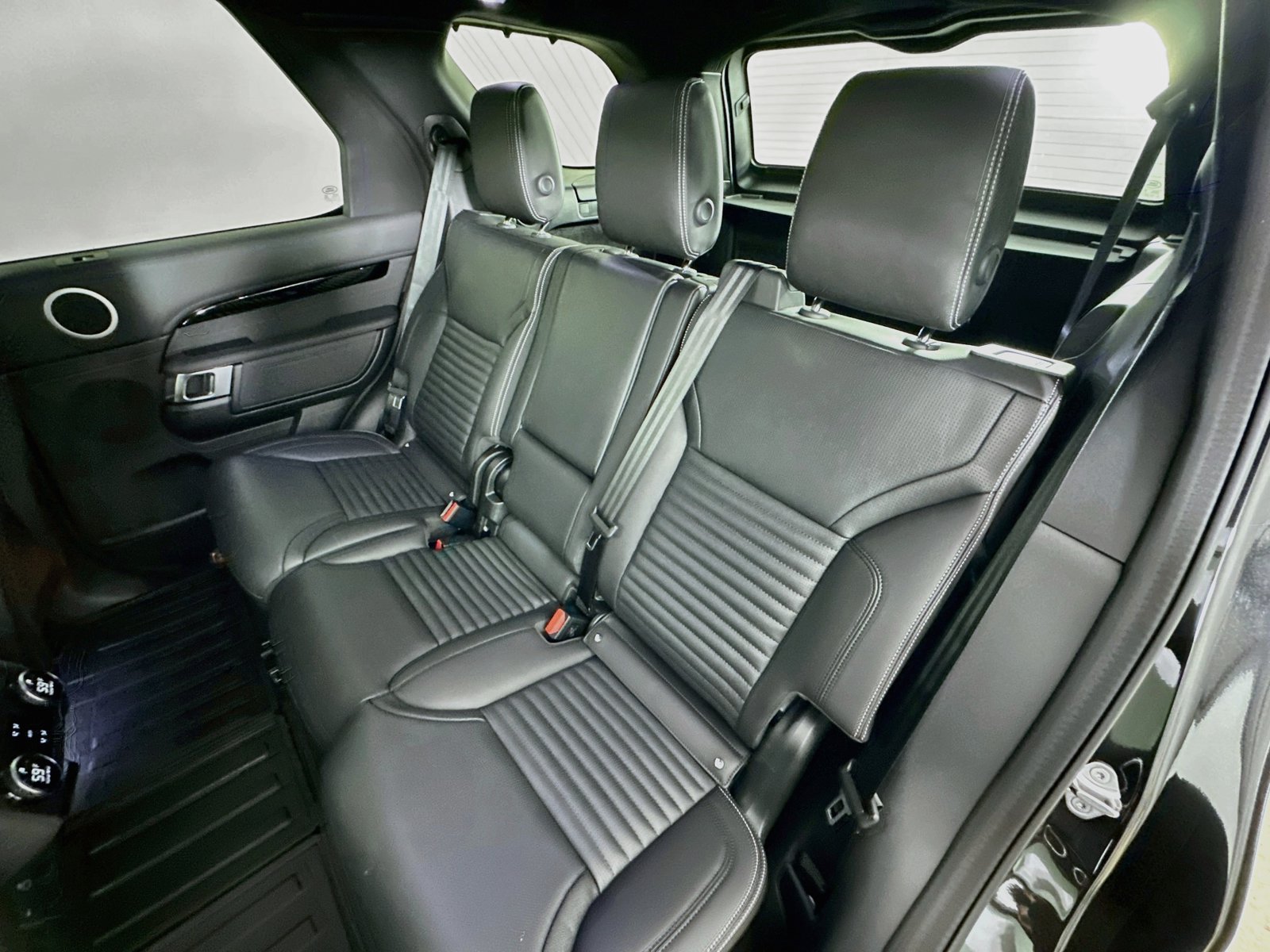 New 2026 Land Rover Discovery S AWD/4WD image 37