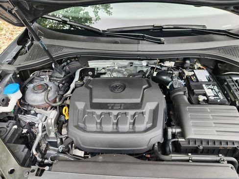Certified 2024 Volkswagen Tiguan SE image 10