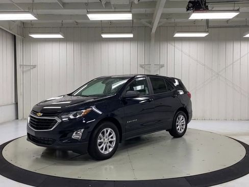 Used 2021 Chevrolet Equinox LS w/ LS Convenience Package image 4