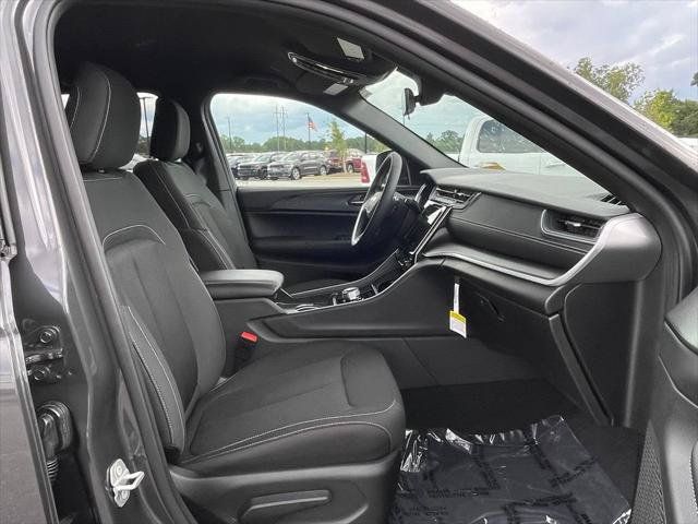 Used 2026 Jeep Grand Cherokee Laredo RWD image 45