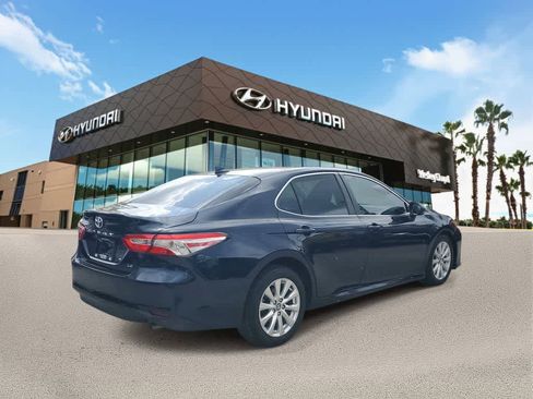 Used 2020 Toyota Camry LE image 3