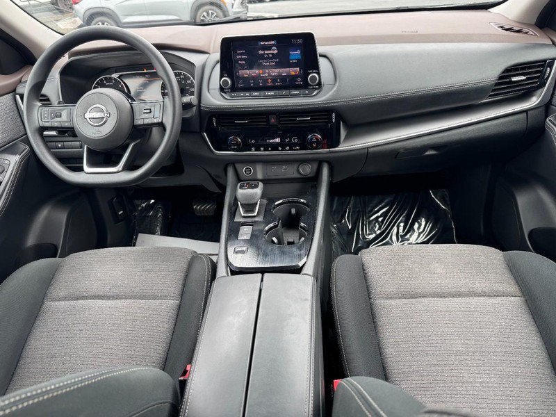 Used 2022 Nissan Rogue SV FWD image 11