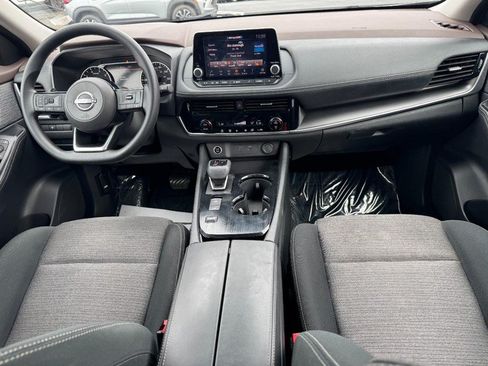 Used 2022 Nissan Rogue SV FWD image 11