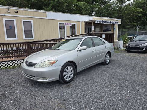 Used 2004 Toyota Camry XLE FWD image 3