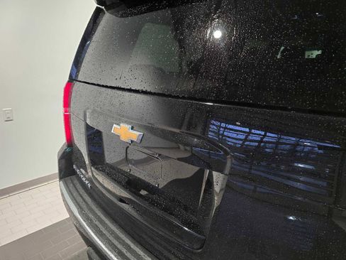 Used 2018 Chevrolet Suburban Premier image 19