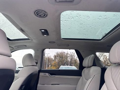 Used 2023 Hyundai Palisade Calligraphy image 17