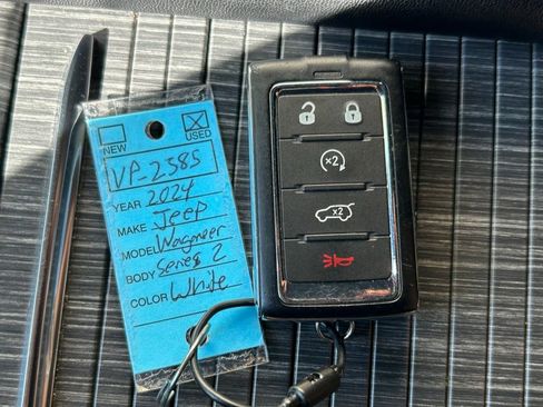 Used 2024 Jeep Wagoneer Series II w/ Flexible Seating Group image 43