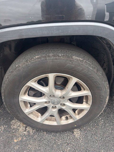 Used 2016 Jeep Cherokee Latitude w/ Comfort/Convenience Group AWD/4WD image 4