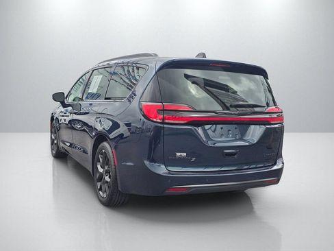 Used 2025 Chrysler Pacifica Limited FWD image 7