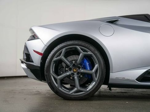 Used 2023 Lamborghini Huracan EVO RWD image 10
