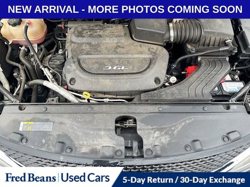 Used 2018 Chrysler Pacifica Touring-L image 10