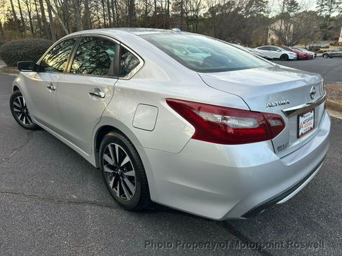 Used 2018 Nissan Altima 2.5 SV image 3