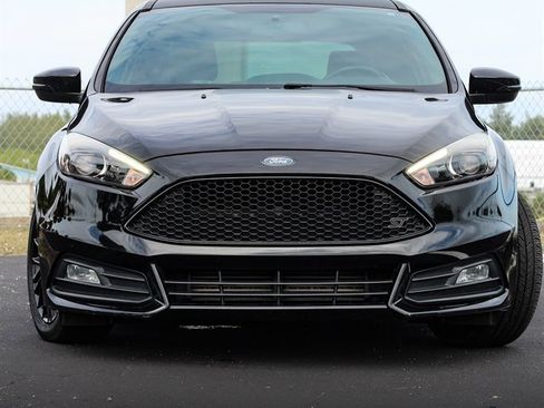 Used 2018 Ford Focus ST w/ Equipment Group 402A image 3