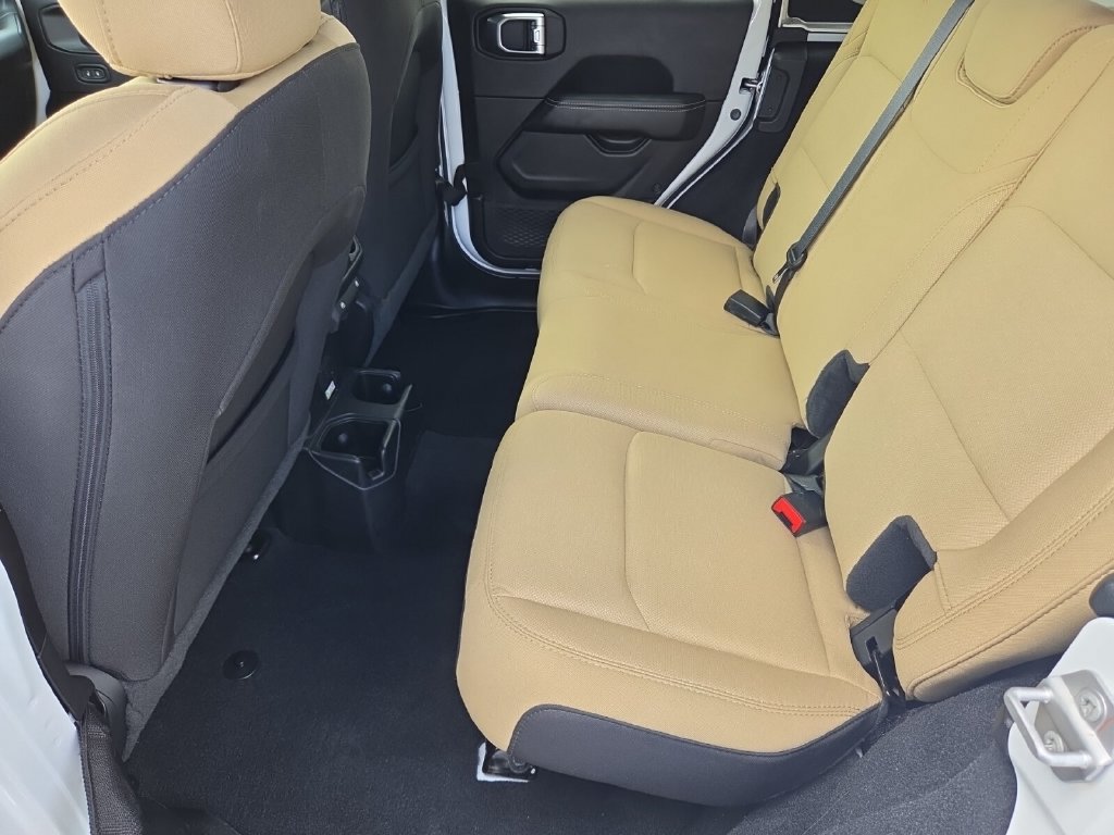 Used 2023 Jeep Wrangler Unlimited Sahara AWD/4WD image 12