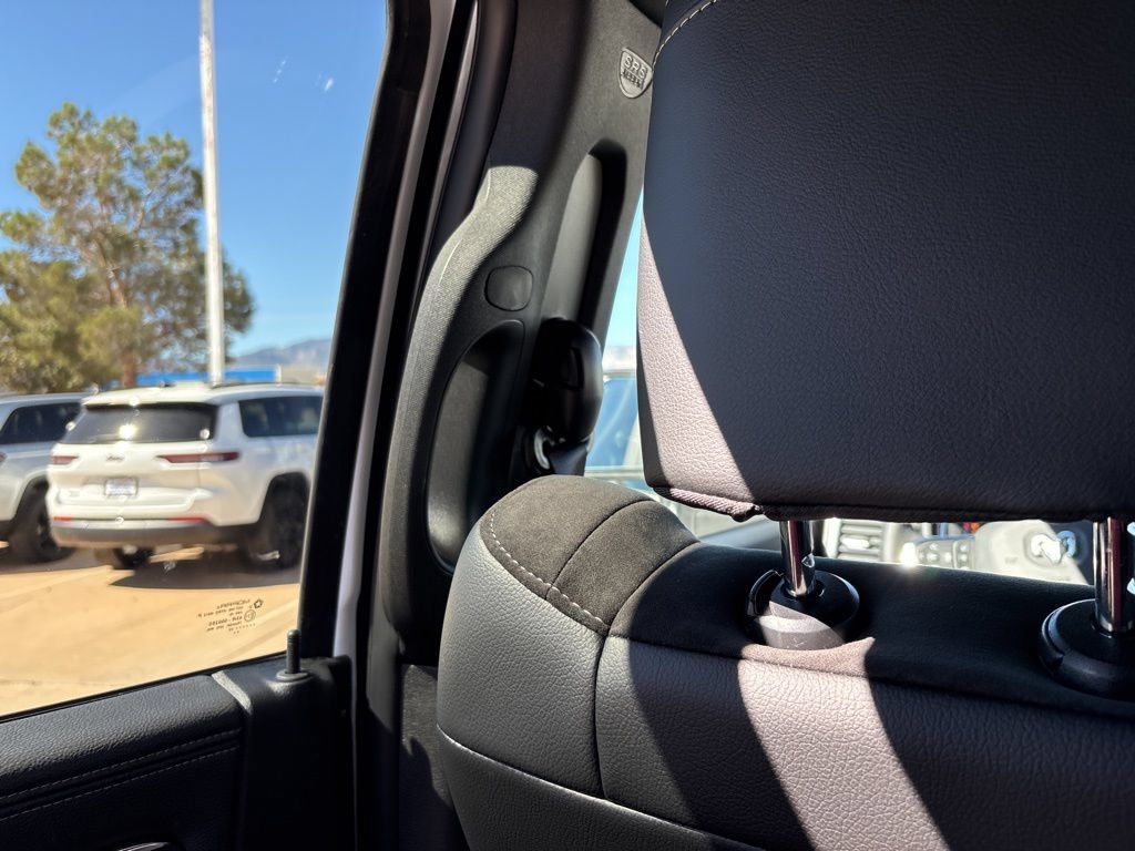 New 2026 RAM 2500 Laramie w/ Sport Appearance Package AWD/4WD image 43