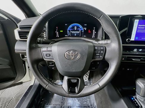 Used 2025 Toyota Camry SE FWD image 18