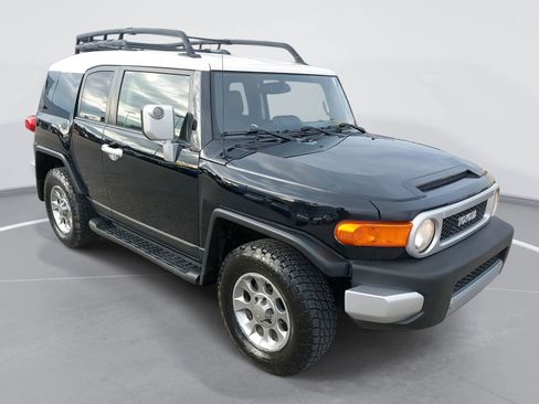 Used 2012 Toyota FJ Cruiser SR image 3