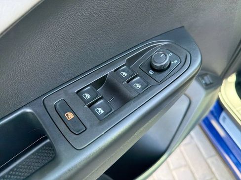 Certified 2024 Volkswagen Taos SE w/ Panoramic Sunroof Package AWD/4WD image 13