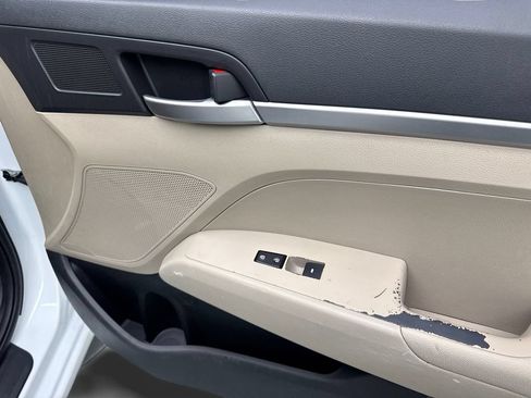 Used 2019 Hyundai Elantra SE FWD image 38