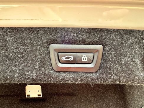 Used 2018 BMW 530i xDrive image 28