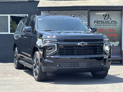Used 2025 Chevrolet Suburban RST w/ Comfort Package AWD/4WD image 3