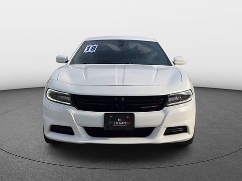 Used 2018 Dodge Charger SXT RWD image 3