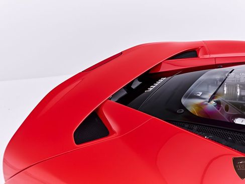 Used 2022 Ferrari F8 Tributo RWD image 31