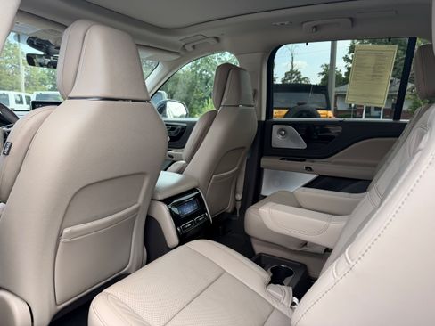 Used 2022 Lincoln Aviator Grand Touring w/ Equipment Group 301A AWD/4WD image 22