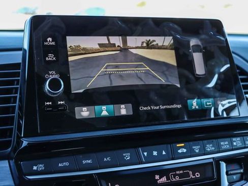 Used 2025 Honda Odyssey Elite image 25