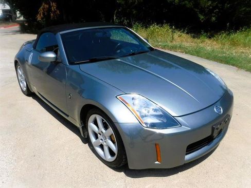 Used 2005 Nissan 350Z Grand Touring RWD image 2