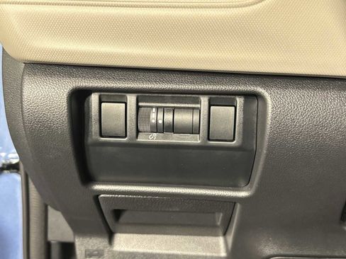 Used 2025 Subaru Forester AWD/4WD image 31
