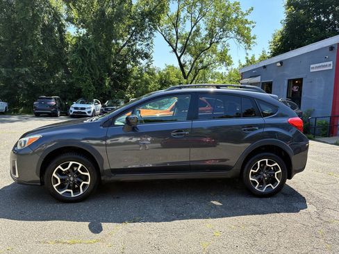 Used 2017 Subaru Crosstrek 2.0i Premium AWD/4WD image 2
