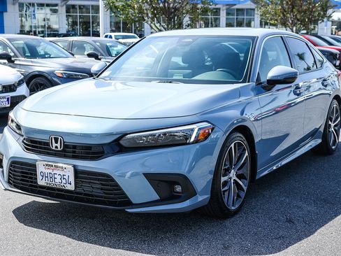 Used 2023 Honda Civic Touring image 3