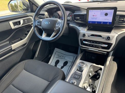 Used 2022 Ford Explorer XLT image 23