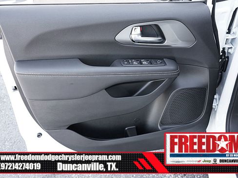 New 2025 Chrysler Voyager LX image 38