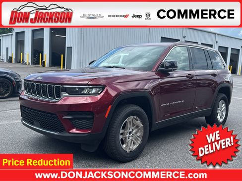 Used 2025 Jeep Grand Cherokee Laredo RWD image 1