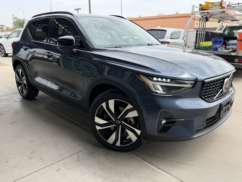 Used 2026 Volvo XC40 B4 Plus FWD image 6