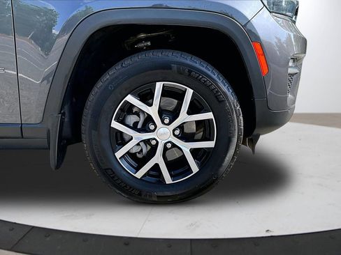 Certified 2023 Jeep Grand Cherokee Limited w/ MOPAR Finishing Package AWD/4WD image 34