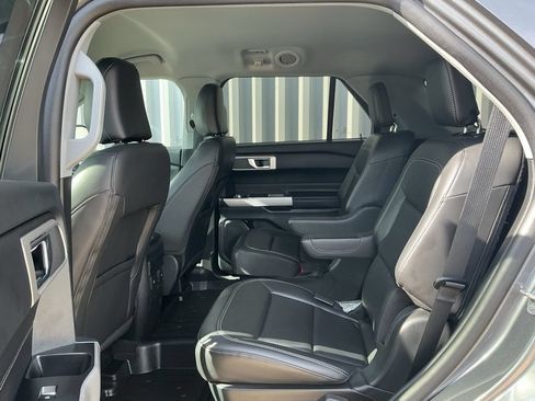 Used 2023 Ford Explorer XLT w/ Equipment Group 202A AWD/4WD image 18