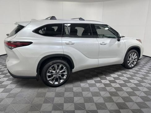 Used 2026 Toyota Highlander Limited AWD/4WD image 8