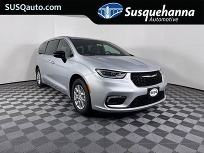 New 2026 Chrysler Pacifica Select