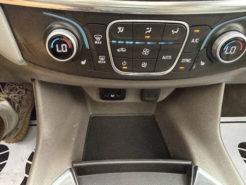 Used 2018 Chevrolet Traverse LT AWD/4WD image 37